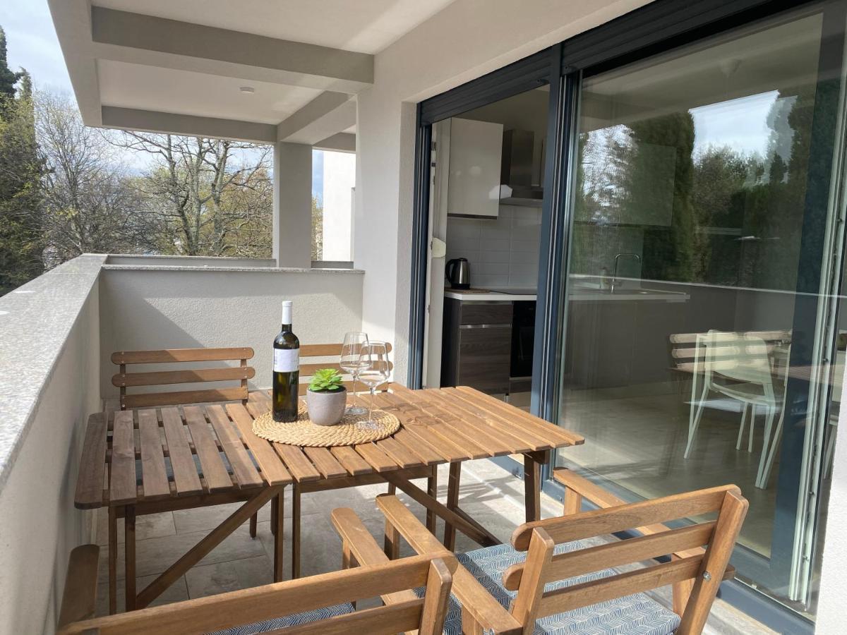 M Plus Residence Pinezići Eksteriør bilde