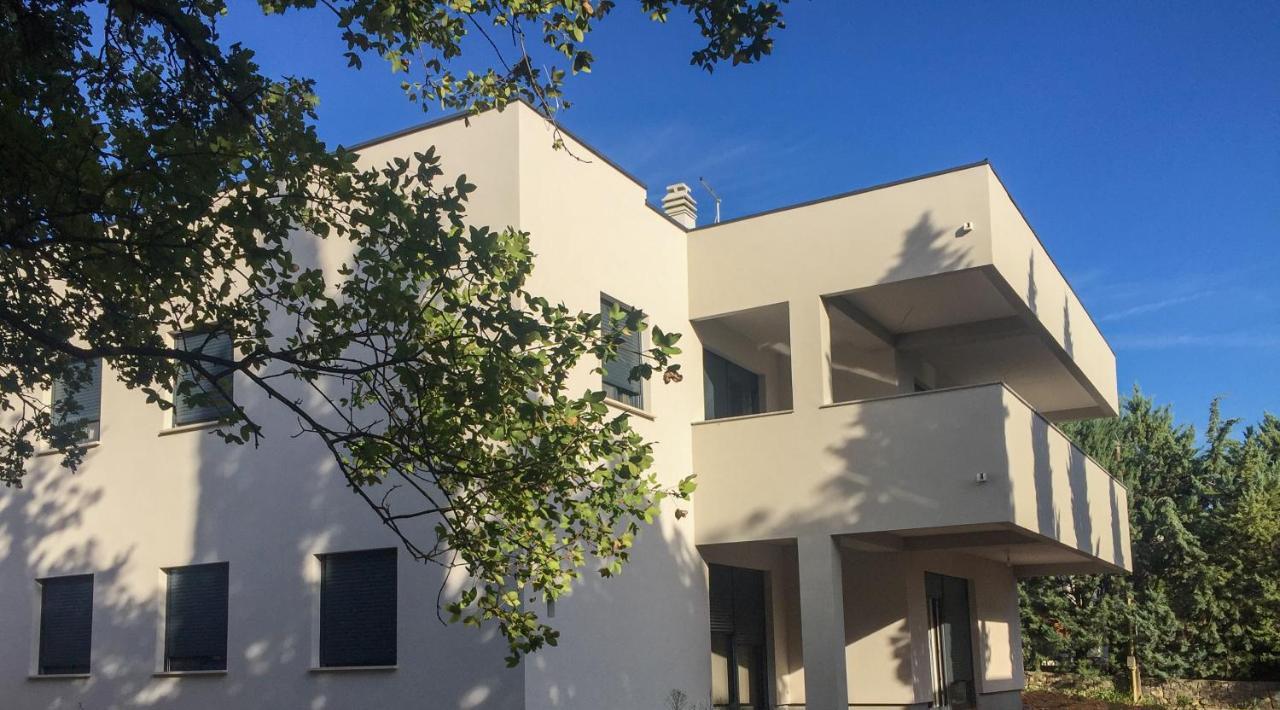 M Plus Residence Pinezići Eksteriør bilde