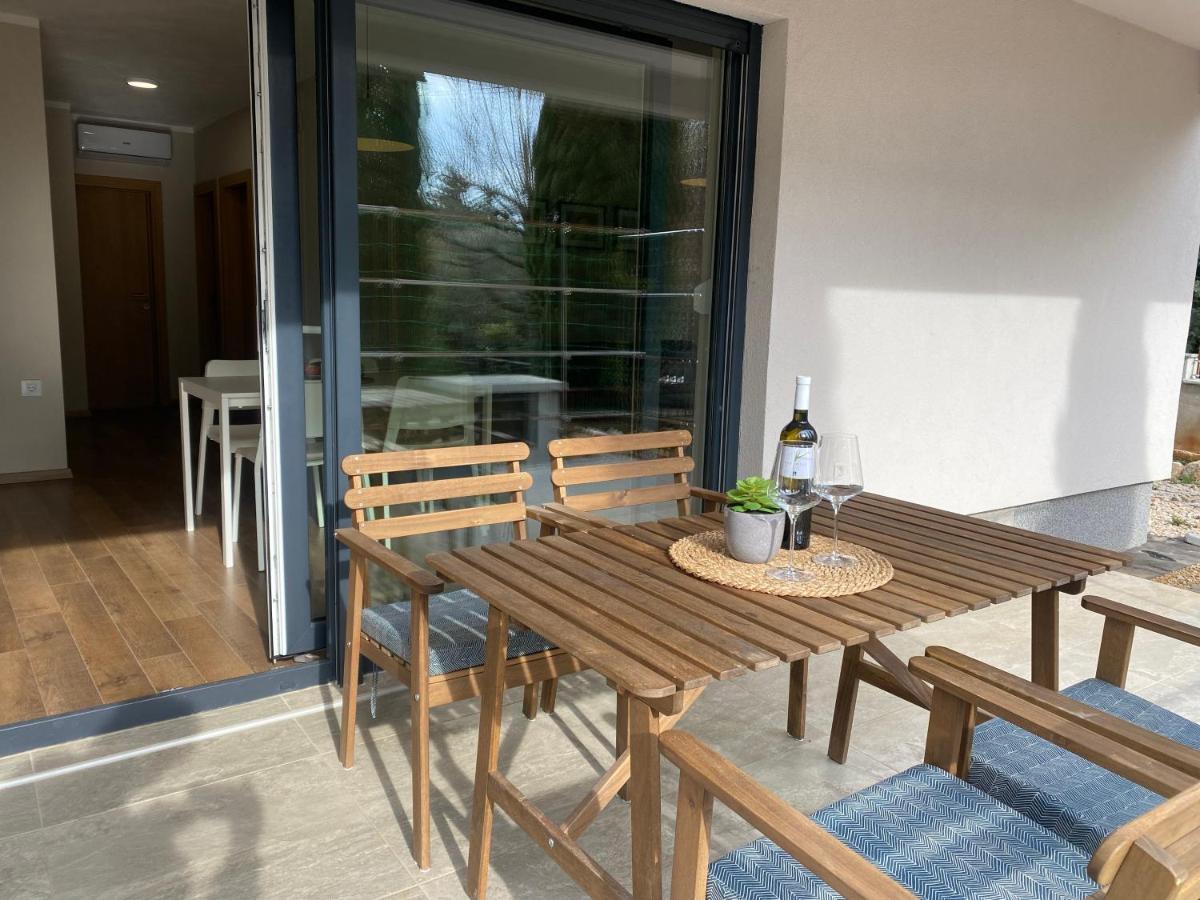M Plus Residence Pinezići Eksteriør bilde