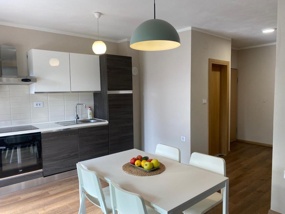 M Plus Residence Pinezići Eksteriør bilde