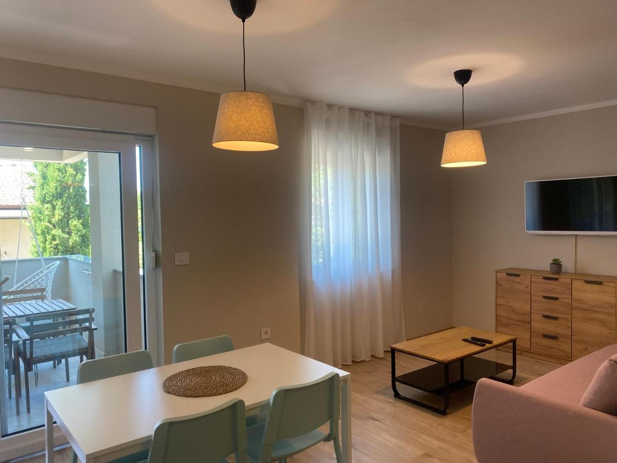 M Plus Residence Pinezići Eksteriør bilde
