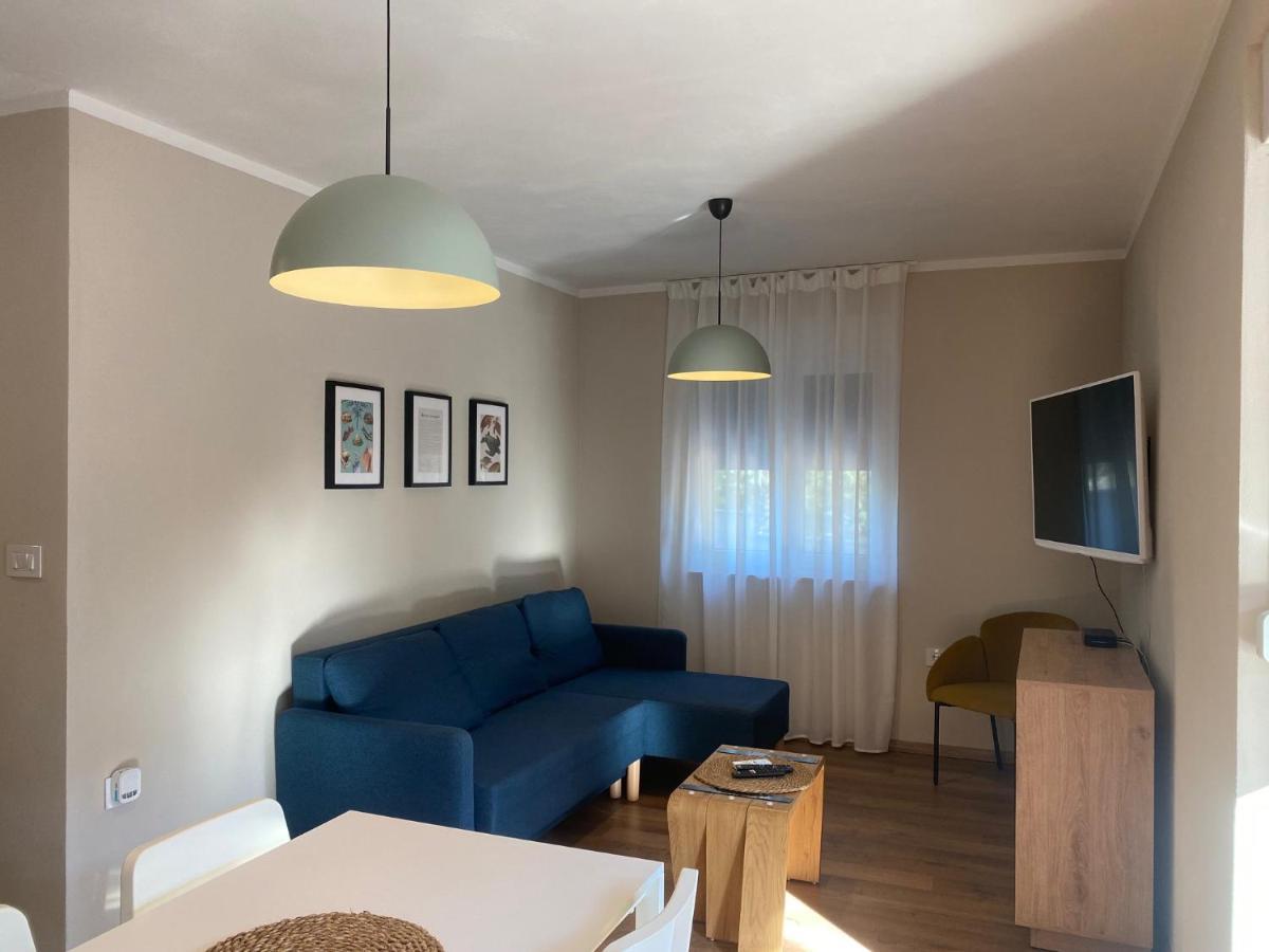 M Plus Residence Pinezići Eksteriør bilde