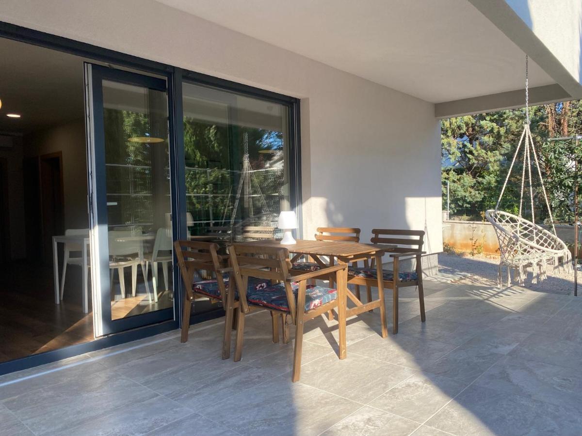 M Plus Residence Pinezići Eksteriør bilde