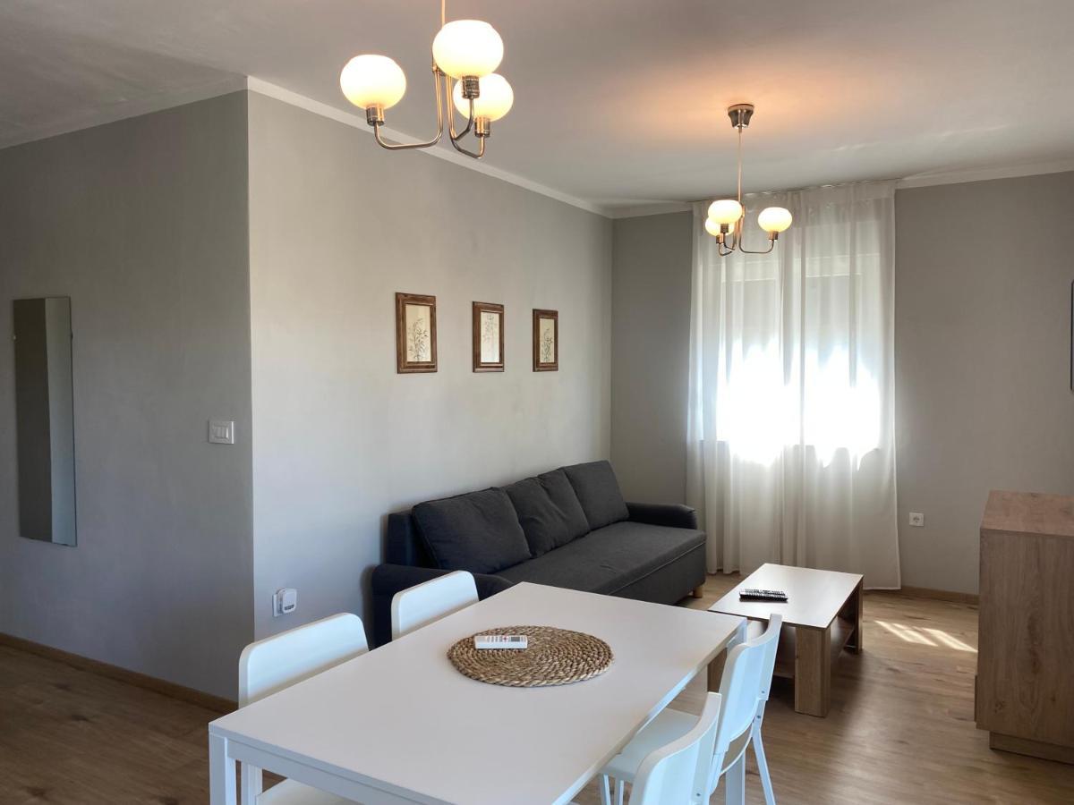 M Plus Residence Pinezići Eksteriør bilde