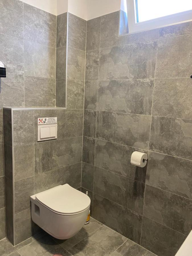 M Plus Residence Pinezići Eksteriør bilde