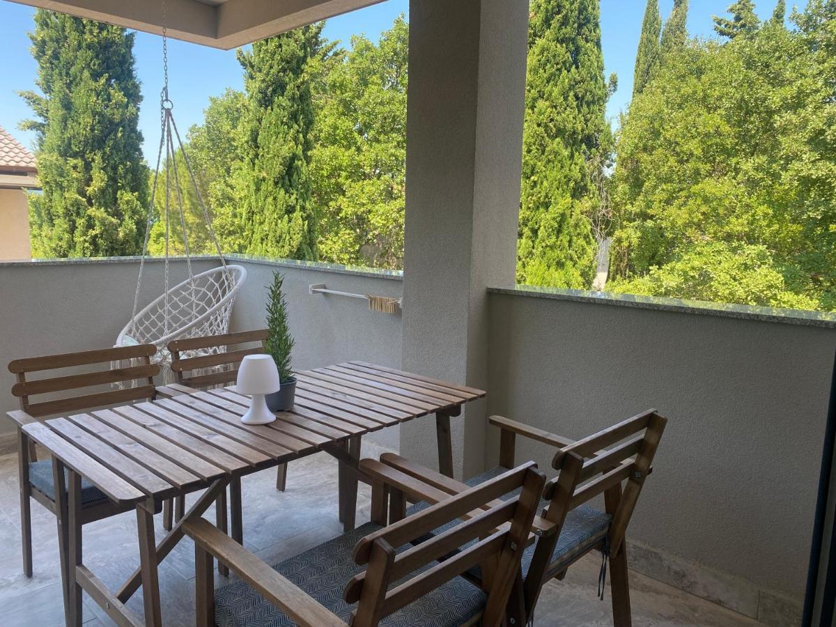 M Plus Residence Pinezići Eksteriør bilde