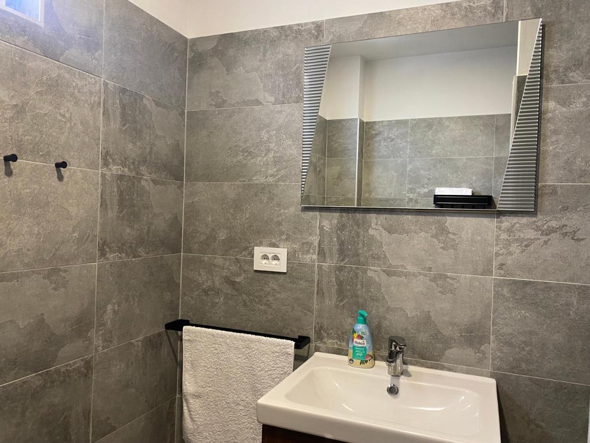M Plus Residence Pinezići Eksteriør bilde