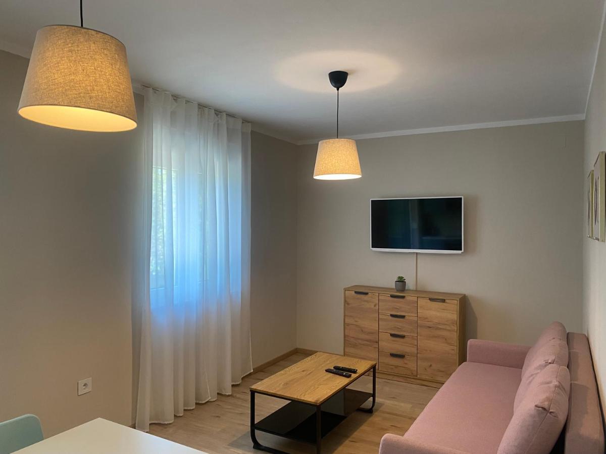 M Plus Residence Pinezići Eksteriør bilde