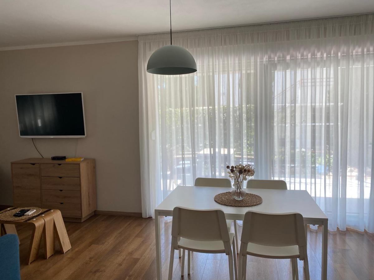 M Plus Residence Pinezići Eksteriør bilde