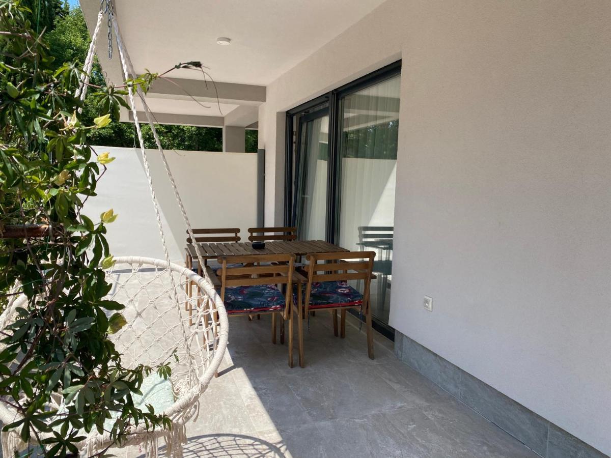 M Plus Residence Pinezići Eksteriør bilde