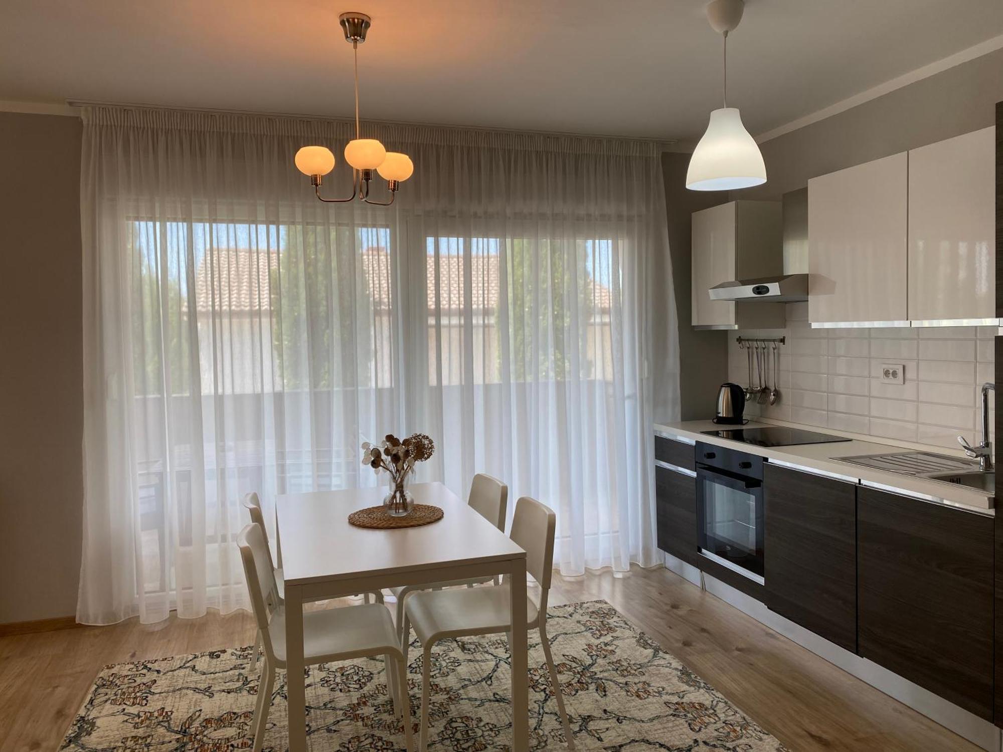 M Plus Residence Pinezići Eksteriør bilde