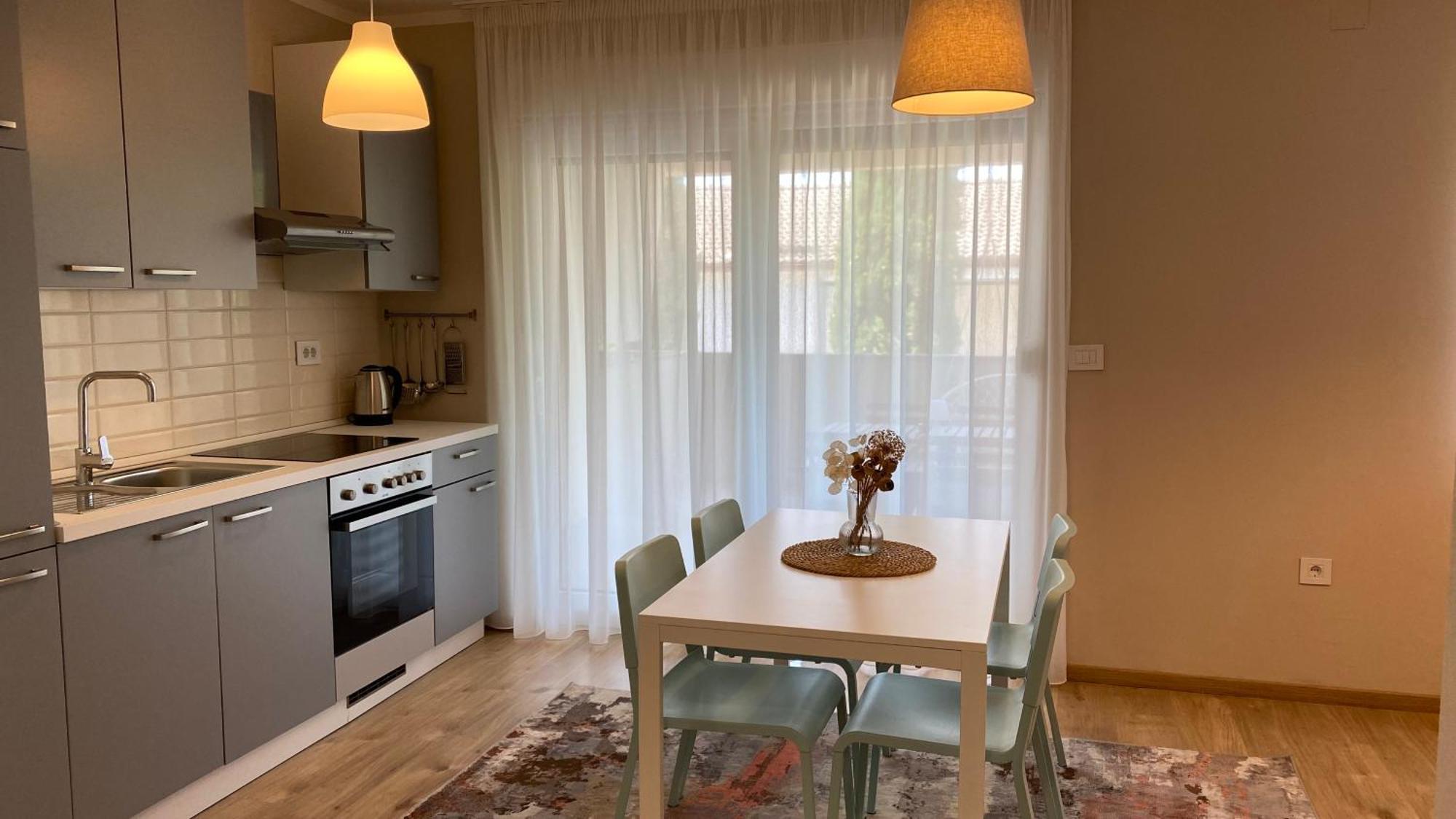 M Plus Residence Pinezići Eksteriør bilde