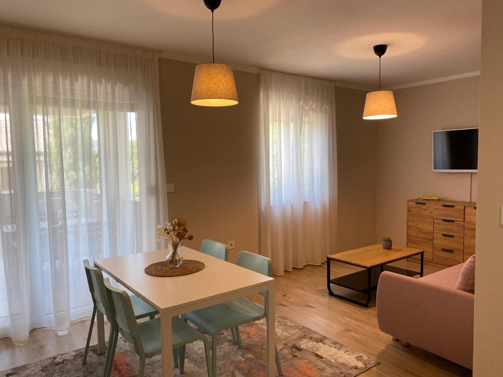M Plus Residence Pinezići Eksteriør bilde
